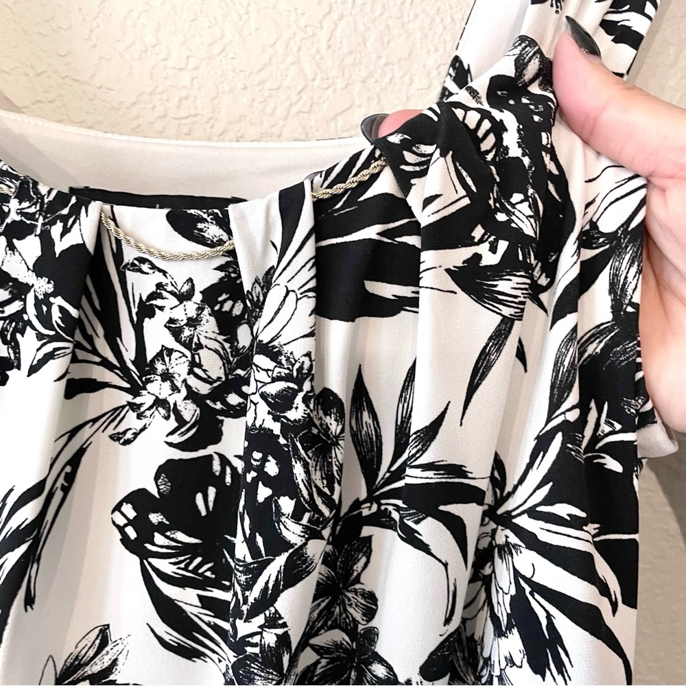 White House Black Market Floral Chain Neckline Top - Picture 5 of 11